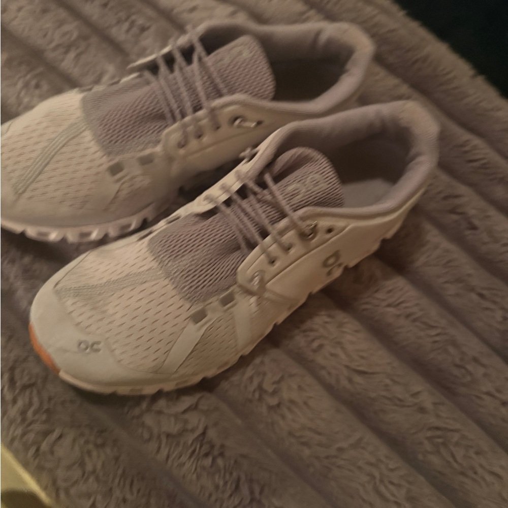 On Running Light Gray Athletic Shoes on cloud